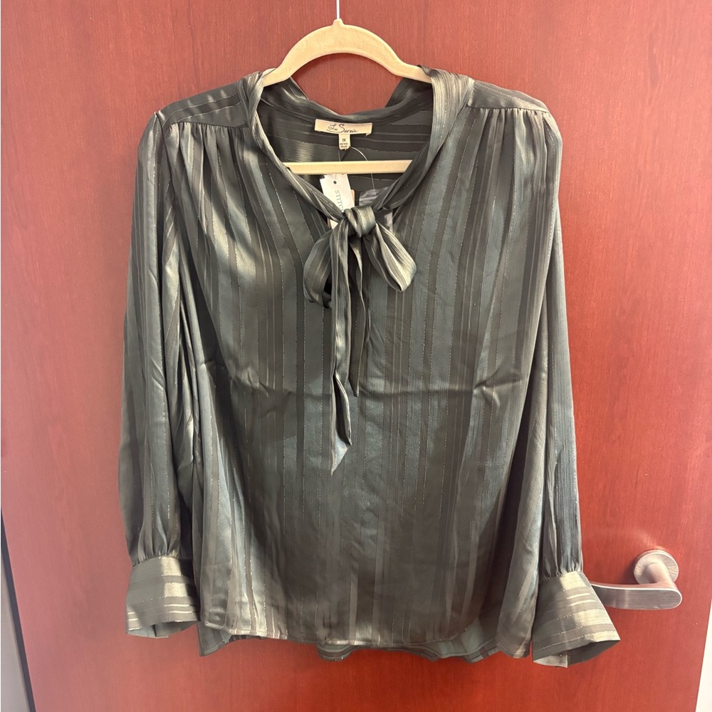 Chic Forest Green Striped Blouse - Picture 4 of 7